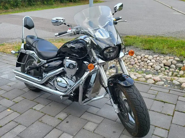 Suzuki intruder vz800