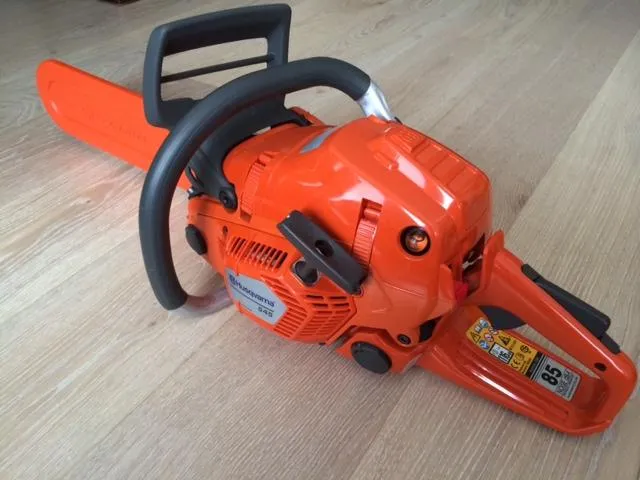 Moottorisaha Husqvarna 545 kuva 1